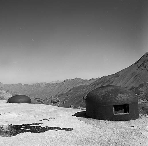 Bloc 2. Vue partielle des dessus. Au premier plan, à gauche, cloche JM tirant sur le col. A droite, cloche GFM centrale.