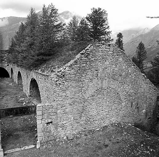 Vue du flanc droit.