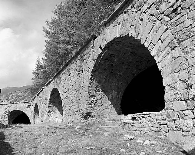 Façade arrière de la batterie casemate vue de la cour centrale.