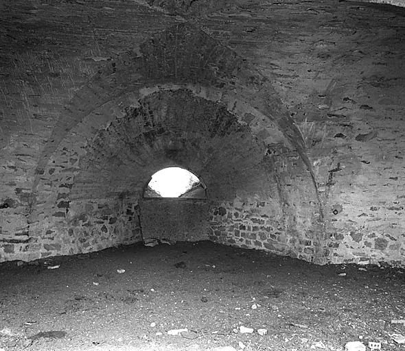 Batterie casemate. Emplacement de pièce vu de l'intérieur.