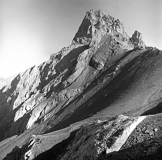 Le sommet de la Meyna (3065 m) vu de la batterie.