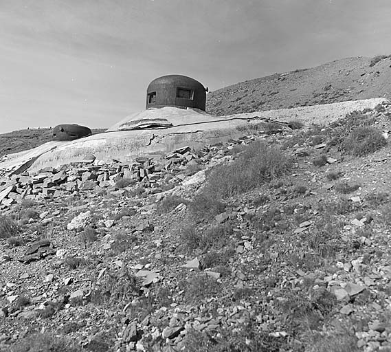 Bloc 4. Vue partielle avant gauche. Au premier plan, la cloche GFM (à gauche créneau spécial, à droite créneau normal), à gauche, cloche observatoire VDP.