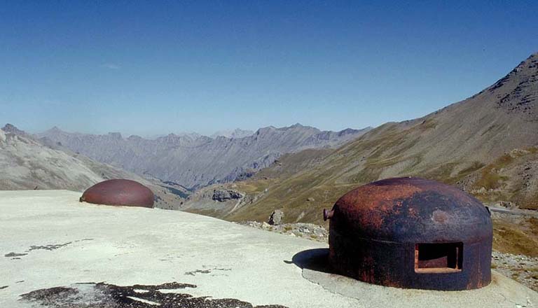 Bloc 2. Vue partielle des dessus. Au premier plan, à gauche, cloche JM tirant sur le col. A droite, cloche GFM centrale.