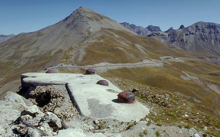 Bloc 2. Vue d'ensemble du dessus prise du sud-ouest.