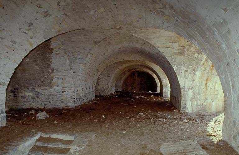 Intérieur de la batterie casemate.