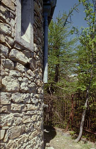 Poste. Vue de détail.