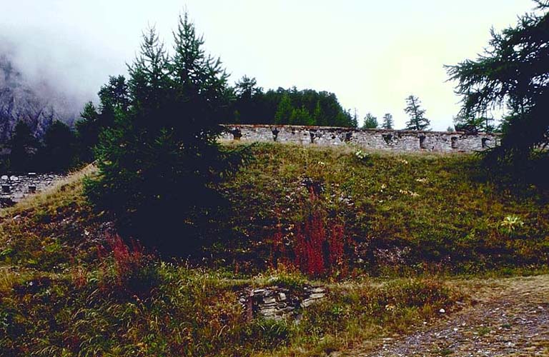 Terre-plein de la caserne.