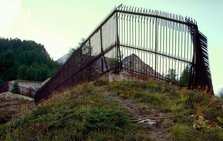 Grille défensive.