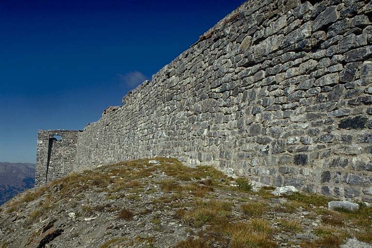 Front sud, vue générale extérieure.