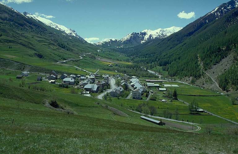 Le village vu de l'ouvrage.