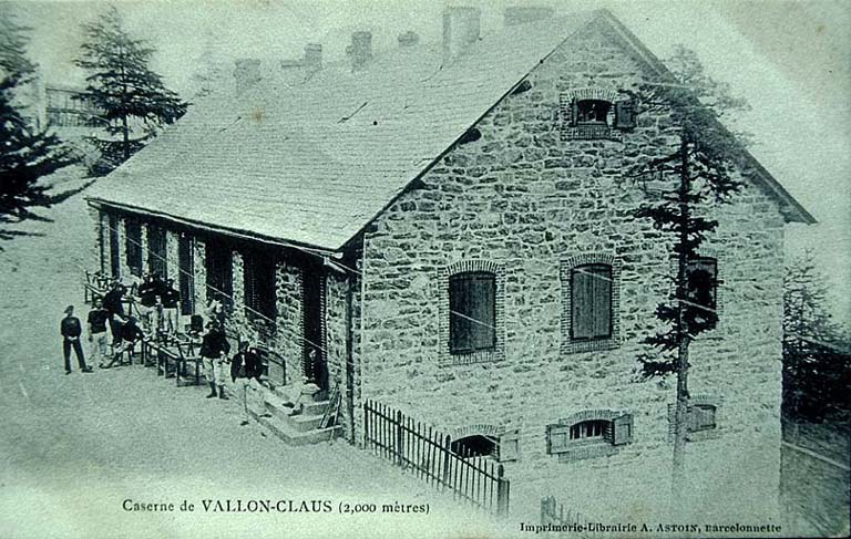 Caserne de Vallon Claus. (2,000 mètres). [après 1904]