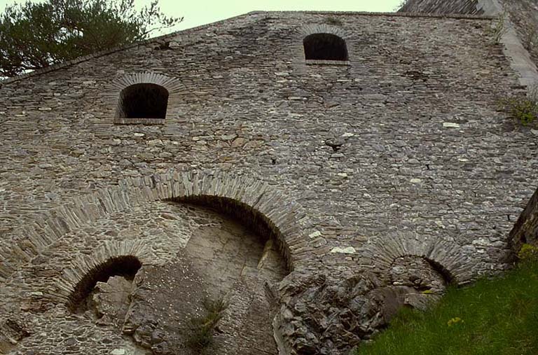 Fort moyen. Escarpe du front est.