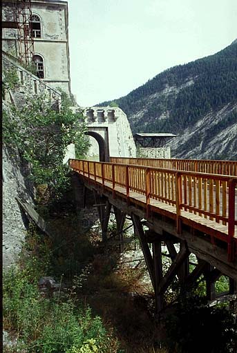 Fort moyen. Porte ouest. Vue générale du pont.