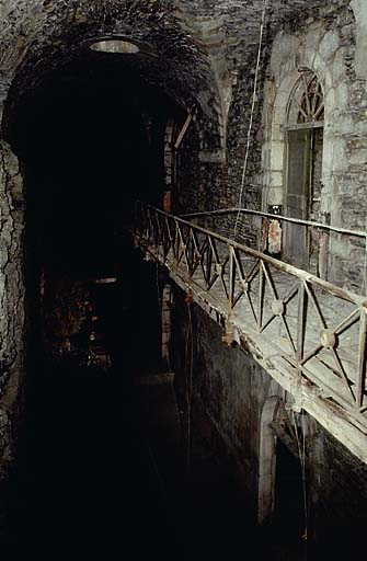 Fort moyen. Bâtiment A : intérieur du passage couvert.