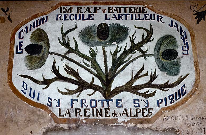 Fort moyen. Caserne A. Rez-de-chaussée. Réfectoire de la troupe. Peinture murale (1935-39). ; Forteresse de Tournoux : blason du 154e RAP.