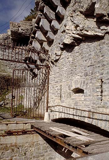 Fort supérieur. Pont roulant : porte haute.