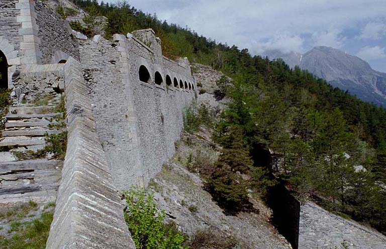 Fort supérieur. Saillant 2. Face droite. Vue extérieure. Embrasures des casemates de la branche 2-3.