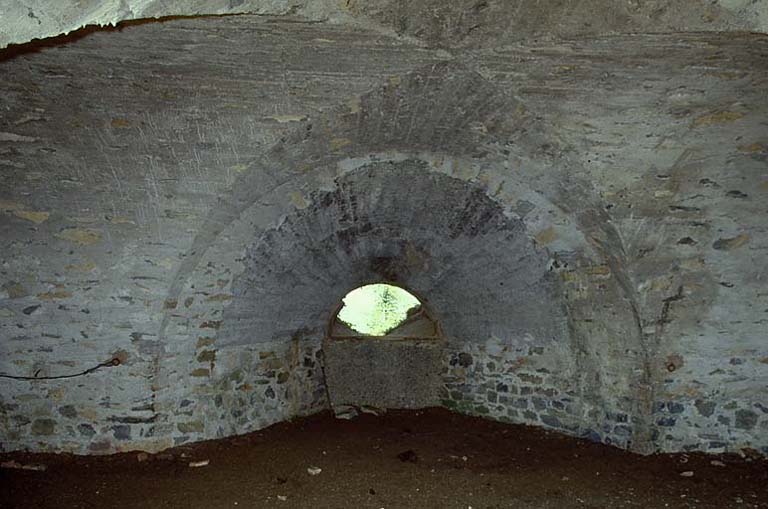 Batterie casemate. Emplacement de pièce vu de l'intérieur.