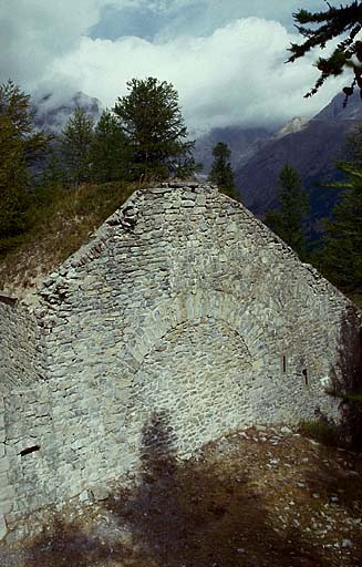 Vue du flanc droit.