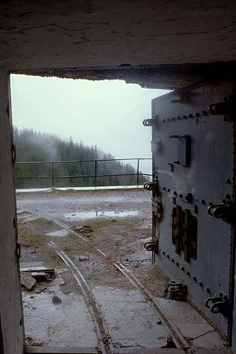 Bloc 1. Vue intérieure de l'entrée.