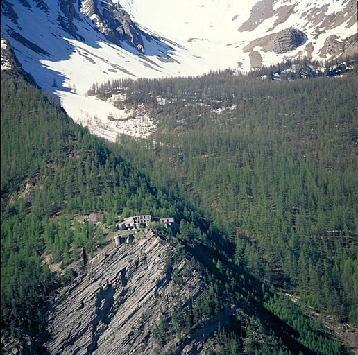 L'ouvrage de Roche-la-Croix vu de l'ouvrage haut de Saint-Ours.