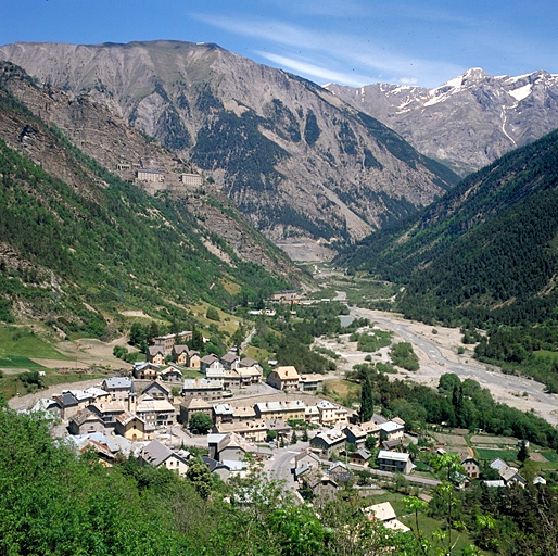 Vue générale du défilé de l'Ubaye.