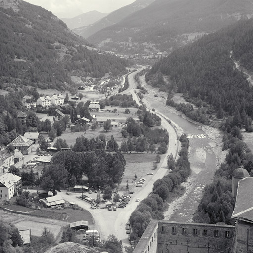 L'extrémité est de Château-Queyras. Vue prise du fort.