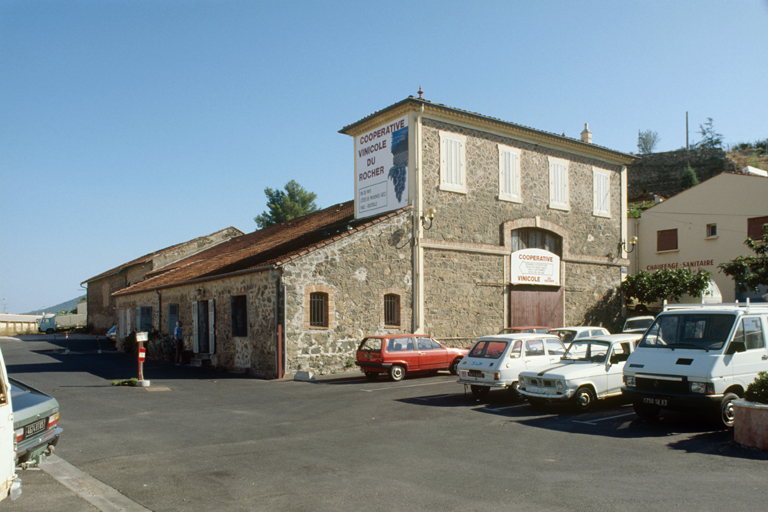 Vue de volume et élévation principale.