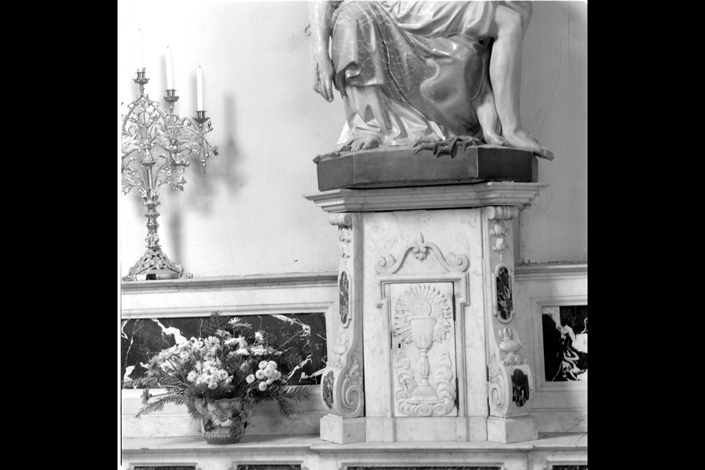 Autel, gradins d'autel (2), tabernacle (autel secondaire, autel tombeau) : autel des âmes du Purgatoire