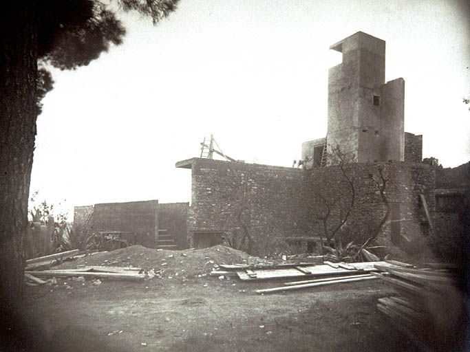 La villa en chantier.  Angle nord-est.