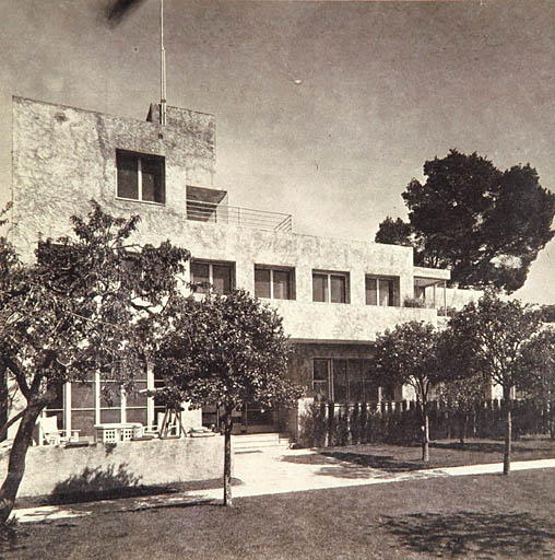 Logis initial. Façade antérieure, vue prise du jardin clos.