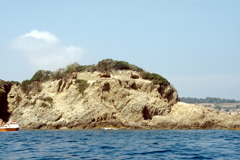 Vue rapprochée depuis la mer.