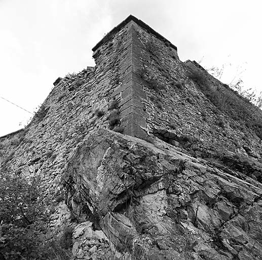 Front sud-est. Demi-bastion 1 vu du fossé du fort.