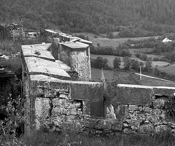 Vue prise du bastion 3 vers le sud. Au second plan, le demi-bastion n° 2.