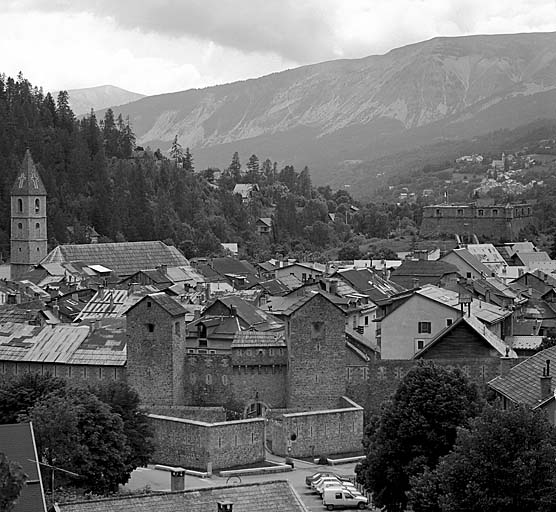 La porte de Savoie vue depuis le fort de Savoie.