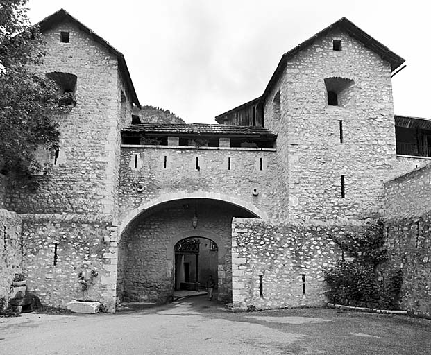 La porte de France vue de face depuis l'intérieur du réduit.