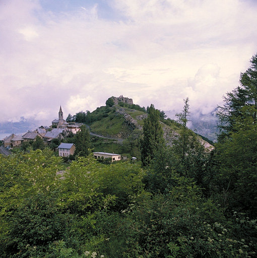 Le fort vu du sud-est depuis les abords de la redoute de Chaudon.