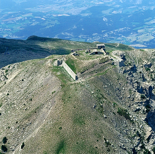 Vue aérienne depuis l'est.