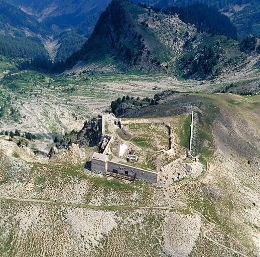 Vue aérienne depuis le sud-ouest.