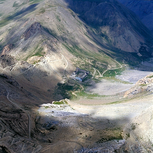 Vue aérienne prise de l'est-sud-est.