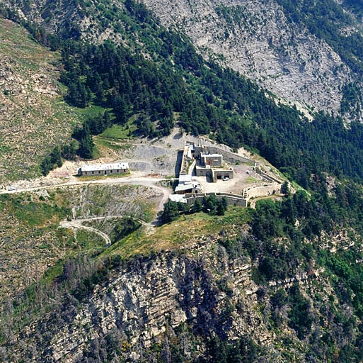 Vue aérienne prise du sud-ouest.