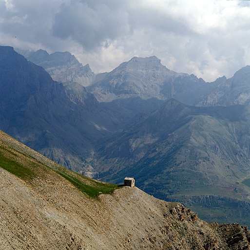 Poste n° 3. Vue aérienne éloignée.