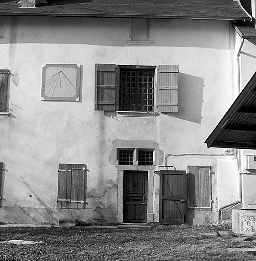Château. Façade sud-est, la travée d'entrée.