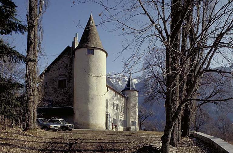 Vue de volume prise de l'ouest.