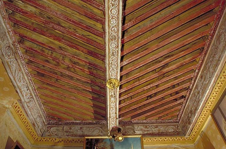 Château. Chapelle du premier étage, détail du plafond.