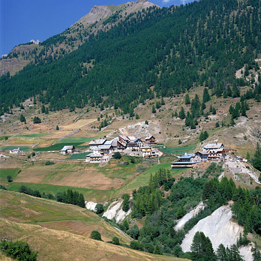 Souliers. Vue d'ensemble prise du sud-ouest.