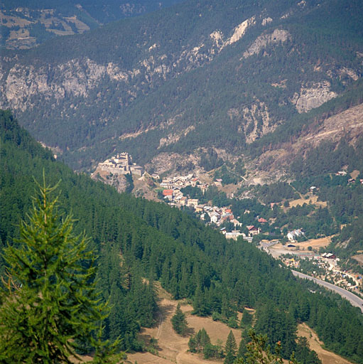 Château-Queyras. Vue prise du sud-ouest.