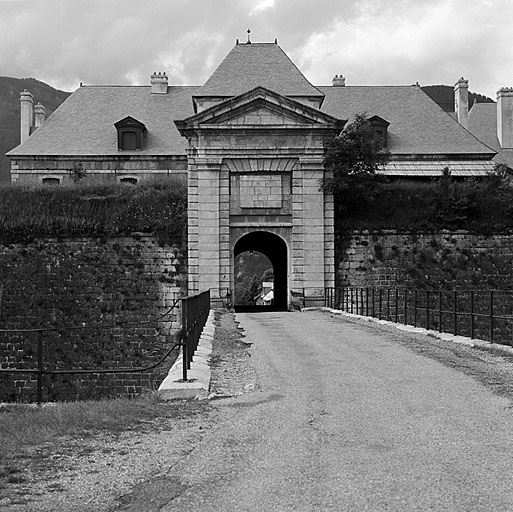 Porte de Briançon. Vue extérieure.