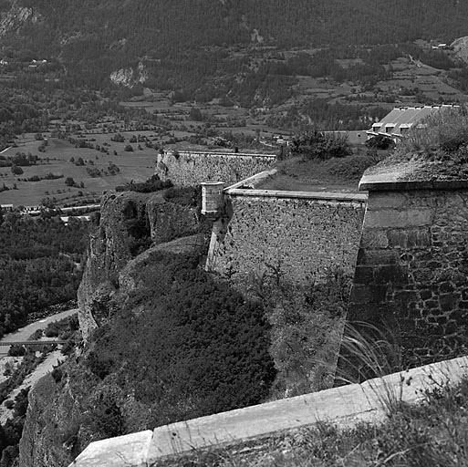 Vue rapprochée du front du Guil et échauguette du saillant 25.