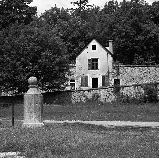 Bâtiment B, logement du portier-consigne de la porte d'Embrun.